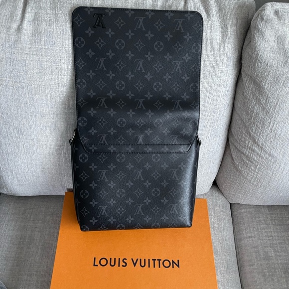 Louis Vuitton Messenger - Picture 5 of 6